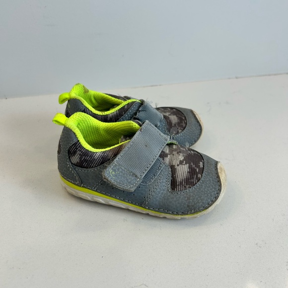 Stride Rite Riley Sneakers (size 5.5W) - Picture 1 of 4